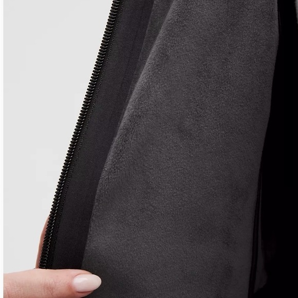 Lululemon RepelShell rain jacket. Black. Size 6. - Picture 6 of 13